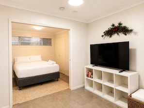 Unclassified image, 5 of 16, button - 1Bed 1Bath Ground floor West End (West End)