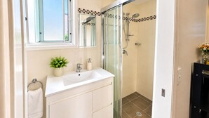 Unclassified image, 4 of 16, button - 1Bed 1Bath Ground floor West End (West End)