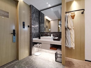 Hair dryer, towels - Paco Hotel Beijing Road Metro Guangzhou (Guangzhou)