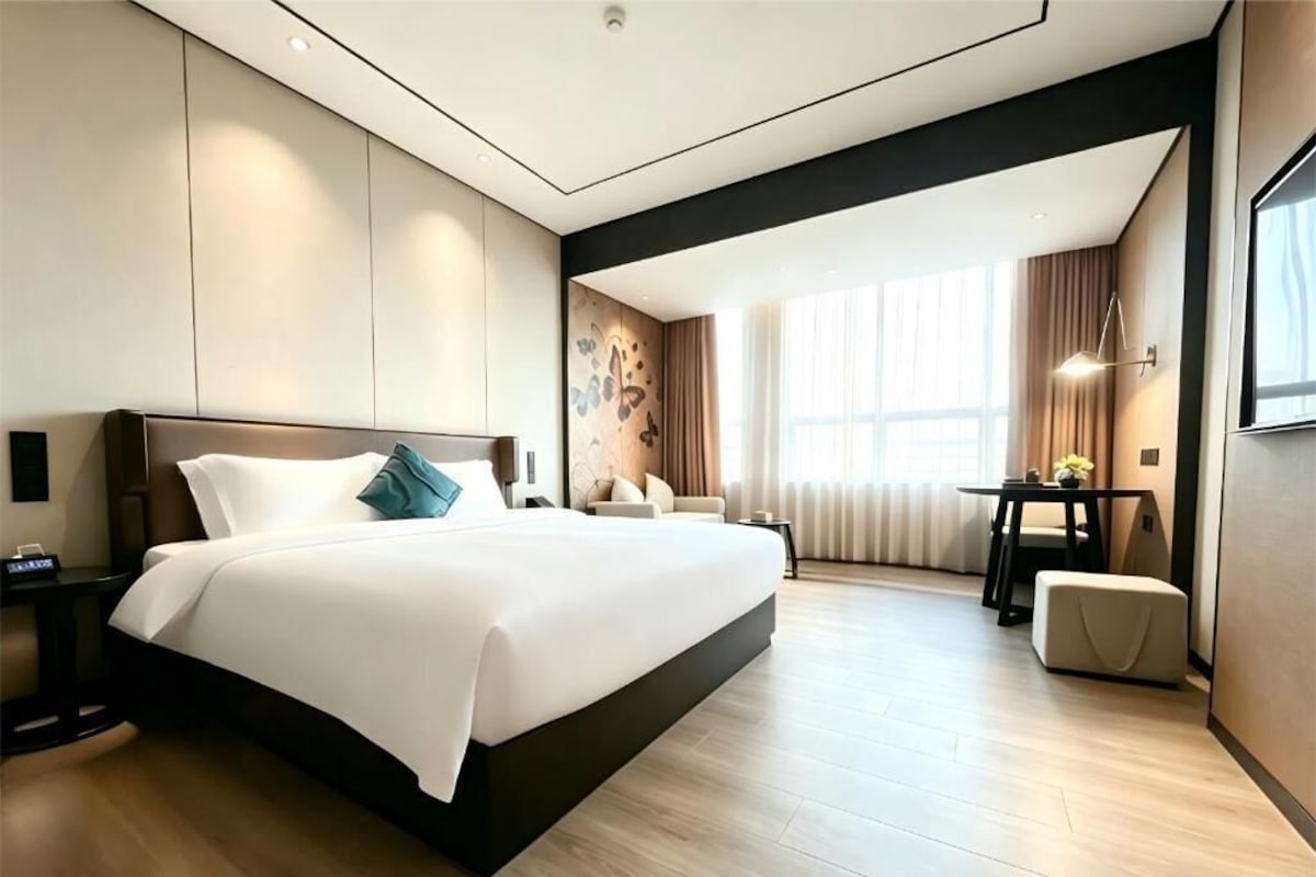 Single Room, City View | Blackout curtains, free WiFi