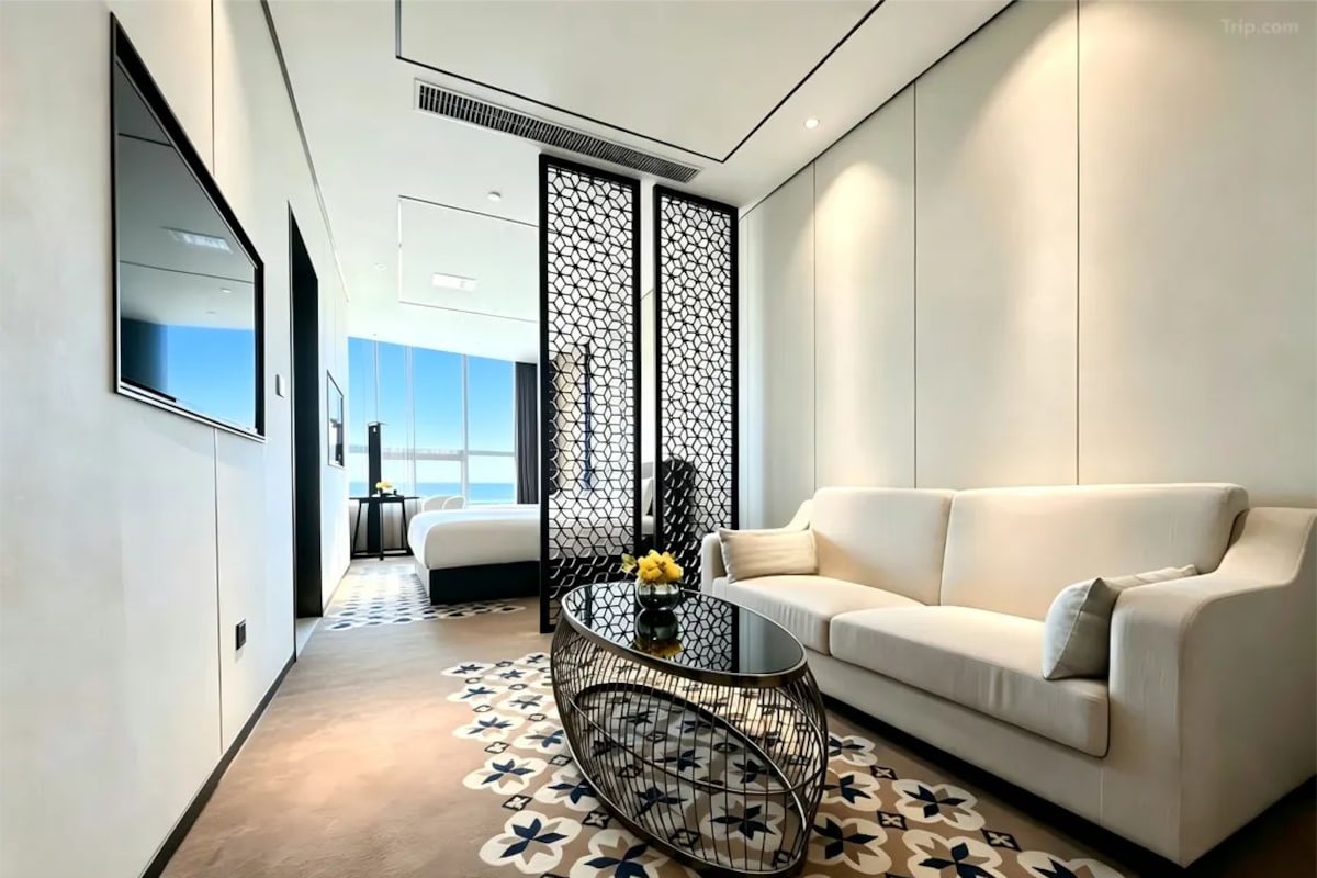 Deluxe suite, uitzicht op de stad | Een bureau, een laptopwerkplek, verduisterende gordijnen, gratis wifi