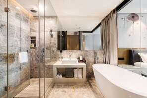 Luxury Double Room, City View | Bathroom | Slippers - Paco Hotel Shuyin Road Guangzhou (Guangzhou)