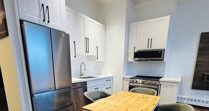 Modern Urban Apartment | Fully Equipped & Clean Stay