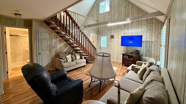 Living area - Duke Medical District Stay House FenceYard (Durham)