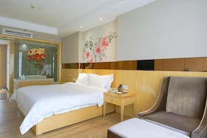 In-room safe, blackout curtains, soundproofing, iron/ironing board - Paco Hotel Ouzhuang Metro Guangzhou (Guangzhou)