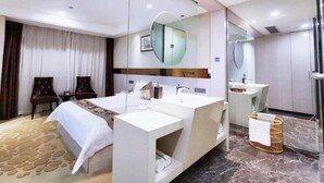 Standard Double Room | Bathroom - Paco Hotel Tianhe Coach Terminal Metro (Guangzhou)