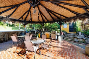 Unclassified image, 5 of 39, button - Luxury 2bed 2bath poolside condo near beach (Villareal)