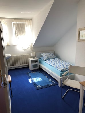 Room - Wonderful 1-bedroom bed & breakfast in charming Rödermark (Rödermark)