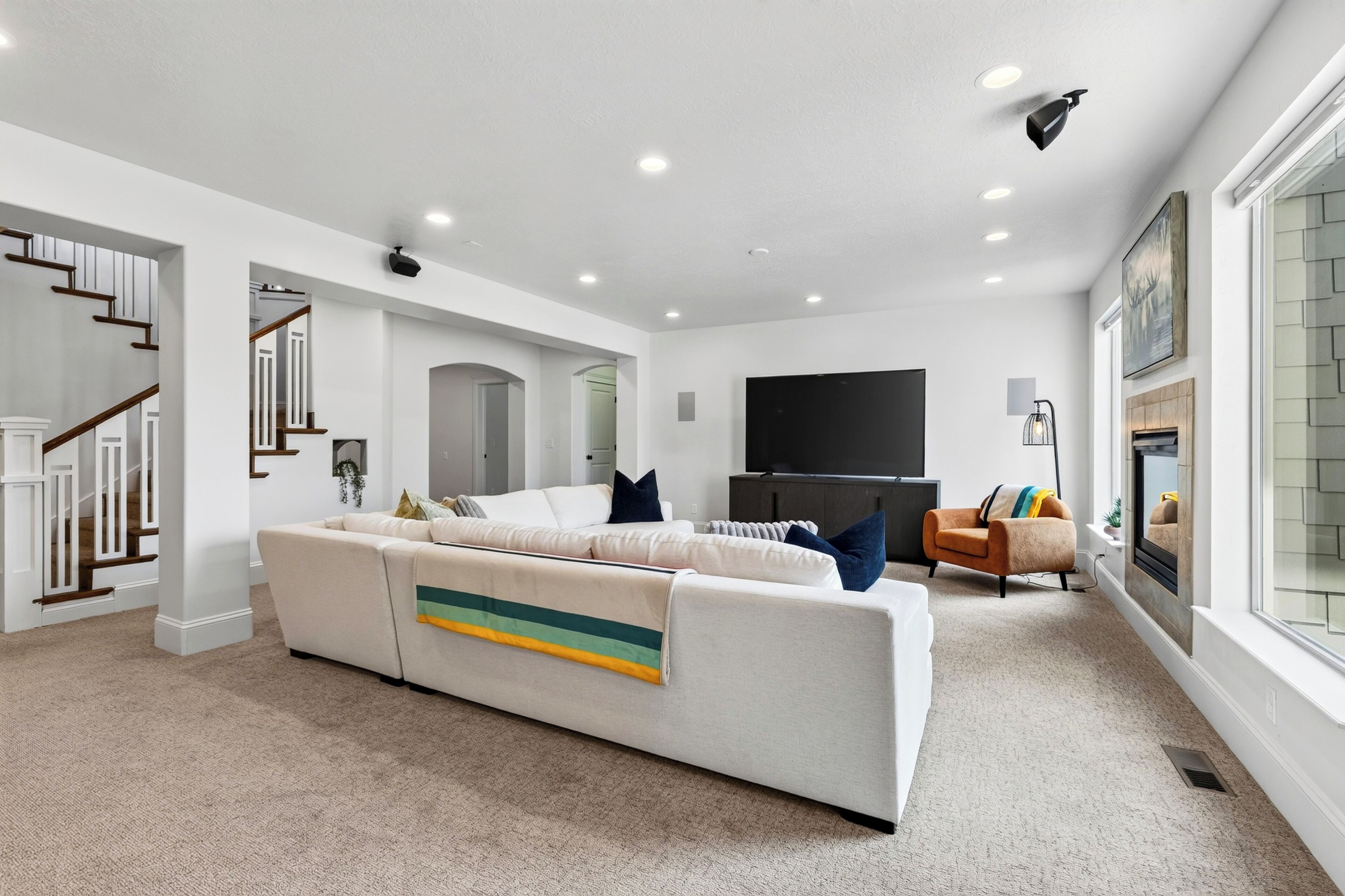 Smart TV, fireplace