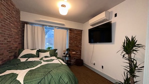 Unclassified image, 3 of 18, button - Delightful 2-bedroom apartment with AC in vibrant Brooklyn (Brooklyn)