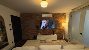 Unclassified image, 5 of 18, button - Delightful 2-bedroom apartment with AC in vibrant Brooklyn (Brooklyn)