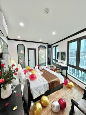 Phòng đôi Deluxe, quang cảnh thành phố | Bộ trải giường bằng vải Frette của Ý, bộ đồ giường cao cấp 