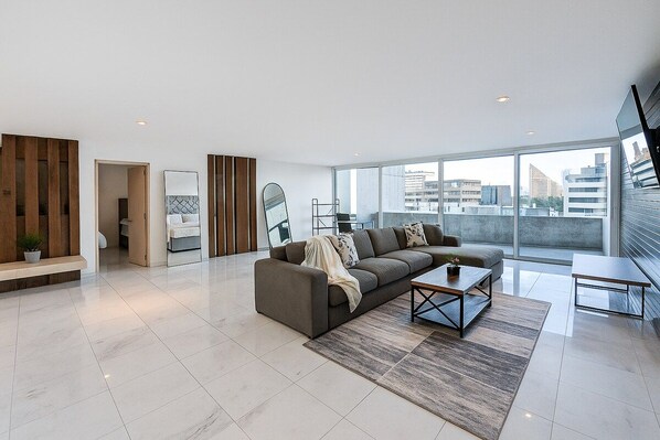 Living area - Elegant 6BR Polanco Apt with amazing location | Sleeps 21 | Jacuzzi Tub! (Mexico City)