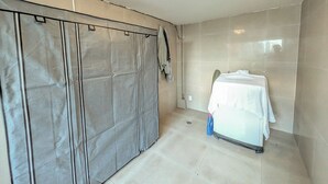 Spa - Elegant 6BR Polanco Apt with amazing location | Sleeps 21 | Jacuzzi Tub! (Mexico City)