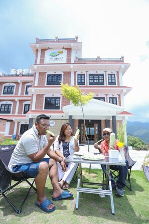 Khu ẩm thực ngoài trời