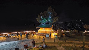 Outdoor dining - Thumki Resort (Panauti)