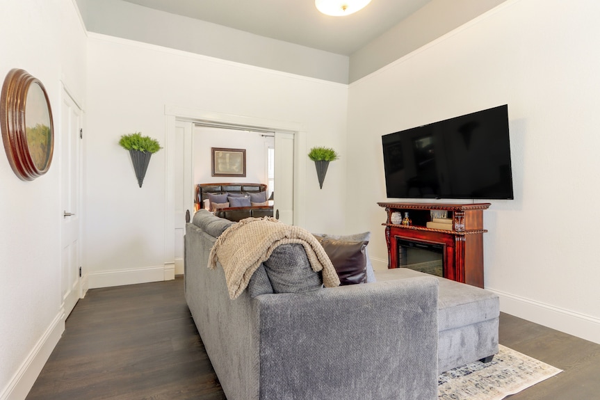 Walk Everywhere! Downtown Fort Smith Duplex - Fort Smith, AR