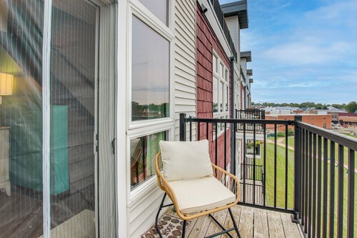 Rooftop Deck, Great Views! Modern Condo Near Dtwn