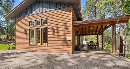 Whitetail Lodge Rustic Retreat