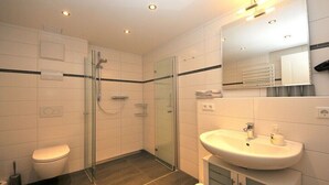Bathroom - "Seestern", in the House of Recreation (Juist)