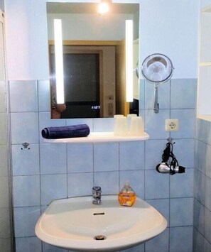 Bathroom - Holiday complex Wildt No. 9 (Fehmarn \/ Petersdorf)