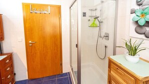 Bathroom - Vrbo Property (Radolfzell)