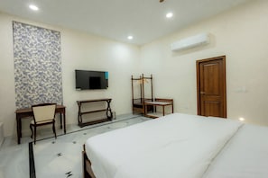 Quarto casal superior, vista para o jardim | Wi-Fi de cortesia