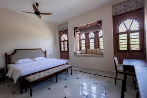 Quarto casal superior, vista para o jardim | Wi-Fi de cortesia