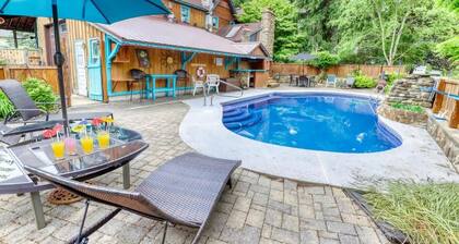 Large Ski Home: Seasonal Pool & Year-Round Hot Tub