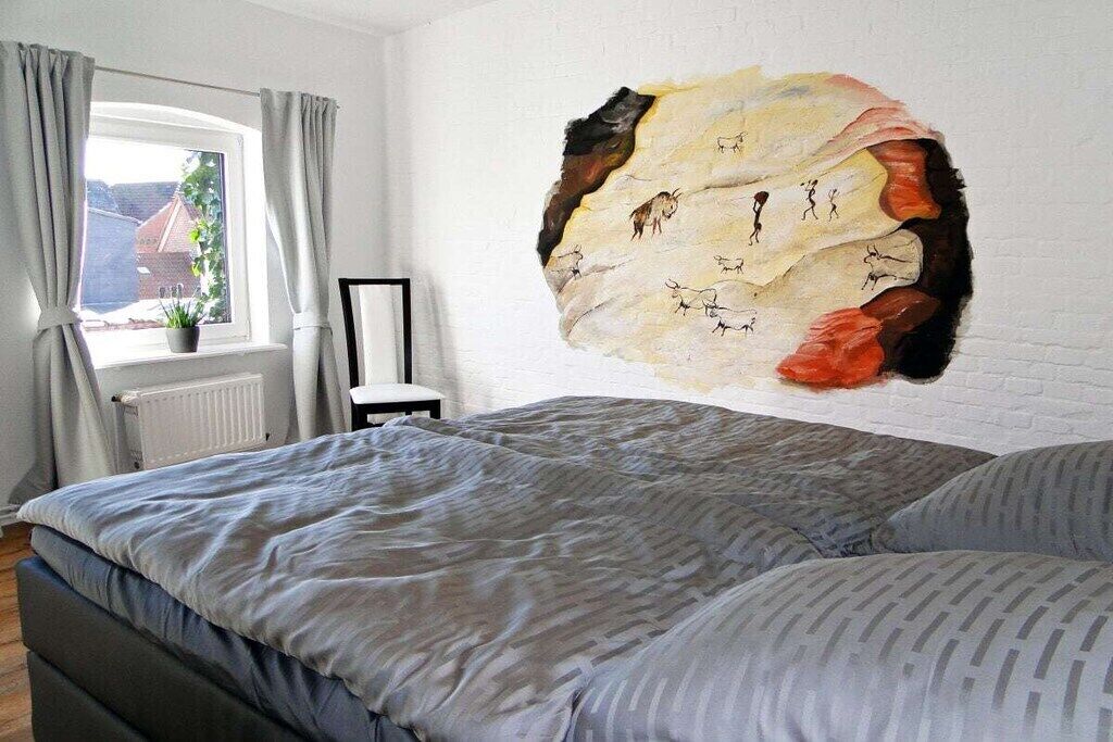 Een strijkplank/strijkijzer, reisbedje, gratis wifi, beddengoed