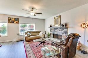 Living area - Brand-New 3BR Near Lake Lanier | Sleeps 10 (Lula)