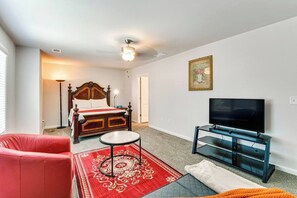 Room - Brand-New 3BR Near Lake Lanier | Sleeps 10 (Lula)