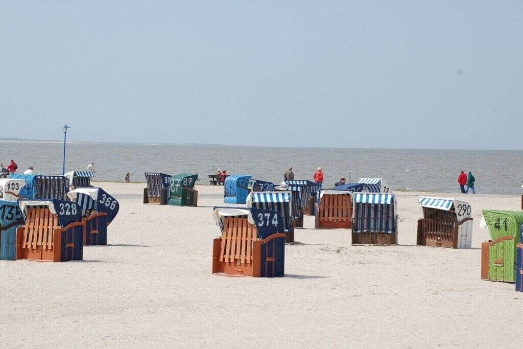 Les cabanes de plage numérotées 103, 328, 366, 374 et 290.