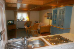 Unclassified image, 5 of 19, button - Old Beach Warden's Office No. 2 (List auf Sylt)