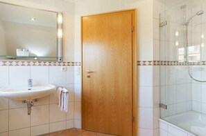 Unclassified image, 5 of 20, button - Holiday apartment in List with swimming pool (List)