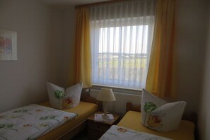 Room - Holiday apartment with 2 bedrooms (Groß Zicker)