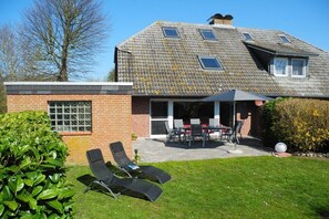 Outdoor dining - Holiday home with 3 bedrooms (Fehmarn, Püttsee)