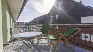 Outdoor dining - Holiday apartment in Sylt with swimming pool (Sylt)
