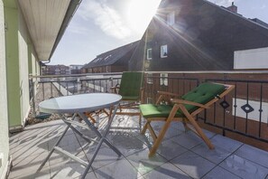 Outdoor dining - Holiday apartment in Sylt with swimming pool (Sylt)