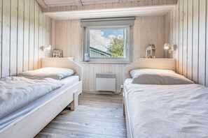 Unclassified image, 4 of 20, button - Holiday home in Wesselburenerkoog with Wi-Fi (Wesselburenerkoog)