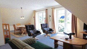 Living area - Holiday apartment with 1 bedroom (Cuxhaven)