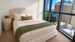 WiFi, bed sheets - Elevated Elegance - Scenic Views in level 17 (Brisbane City)
