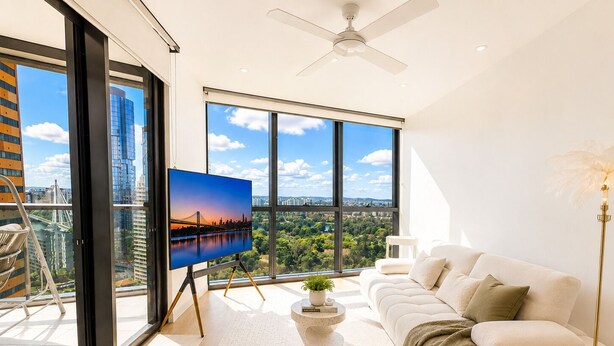 Living area - Elevated Elegance - Scenic Views in level 17 (Brisbane City)