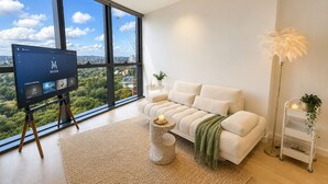 Living area - Elevated Elegance - Scenic Views in level 17 (Brisbane City)