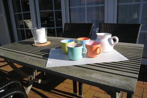 Outdoor dining - Holiday apartment with 2 bedrooms (Greetsiel)