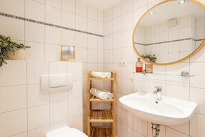 Bathroom - 16 (Sea Breeze) in Villa Ambienta (Ostseebad Binz)