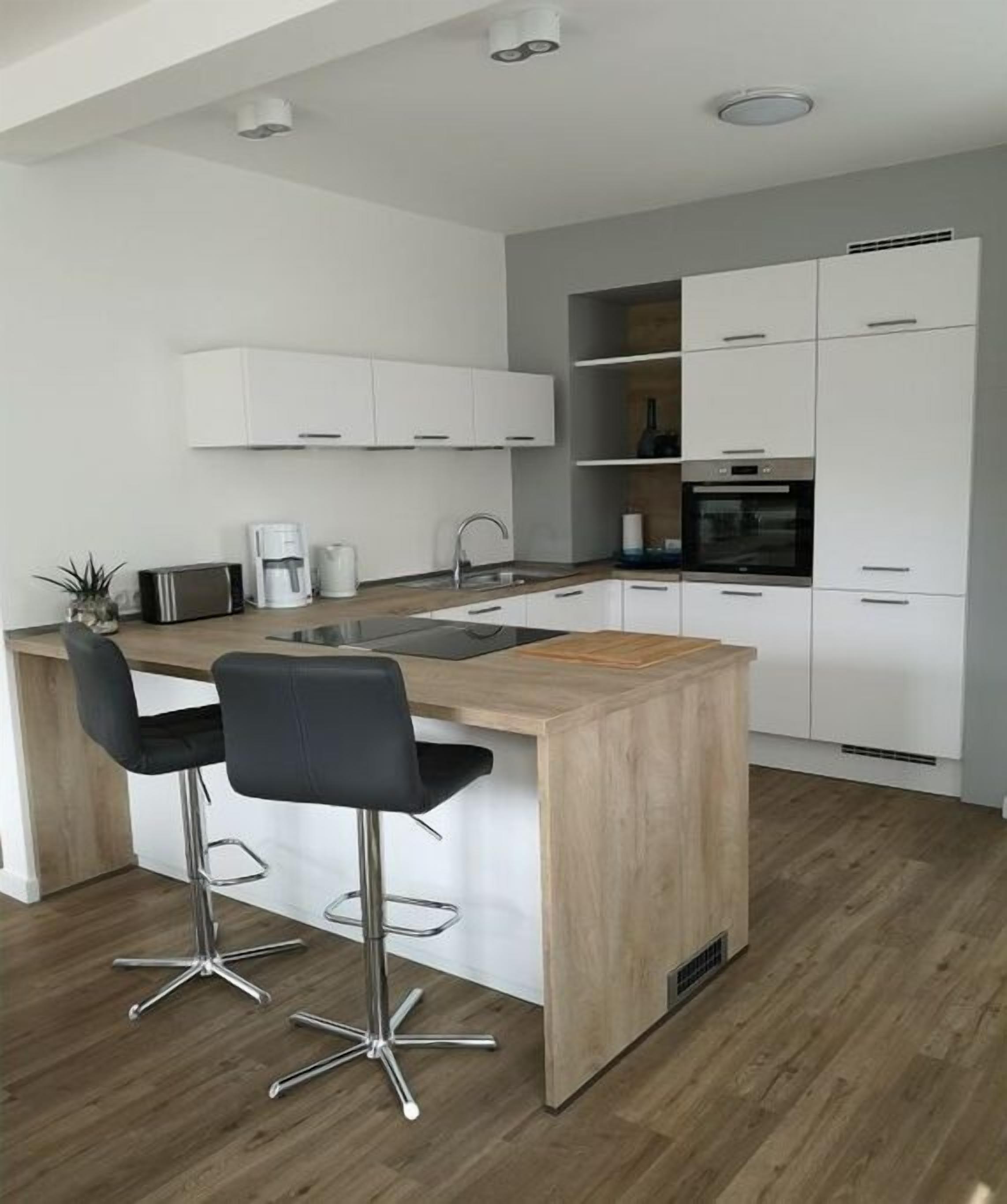 Kaffetrakter/tekoker, kjøleskap, mikrobølgeovn og ovn
