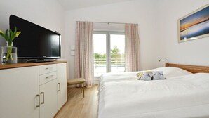 Room - Holiday apartment with 1 bedroom (Breege\/Juliusruh OT Juliusruh)