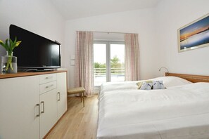 Room - Holiday apartment with 1 bedroom (Breege\/Juliusruh OT Juliusruh)