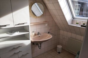 Bathroom - Holiday apartment in Büsum with swimming pool (Büsum)